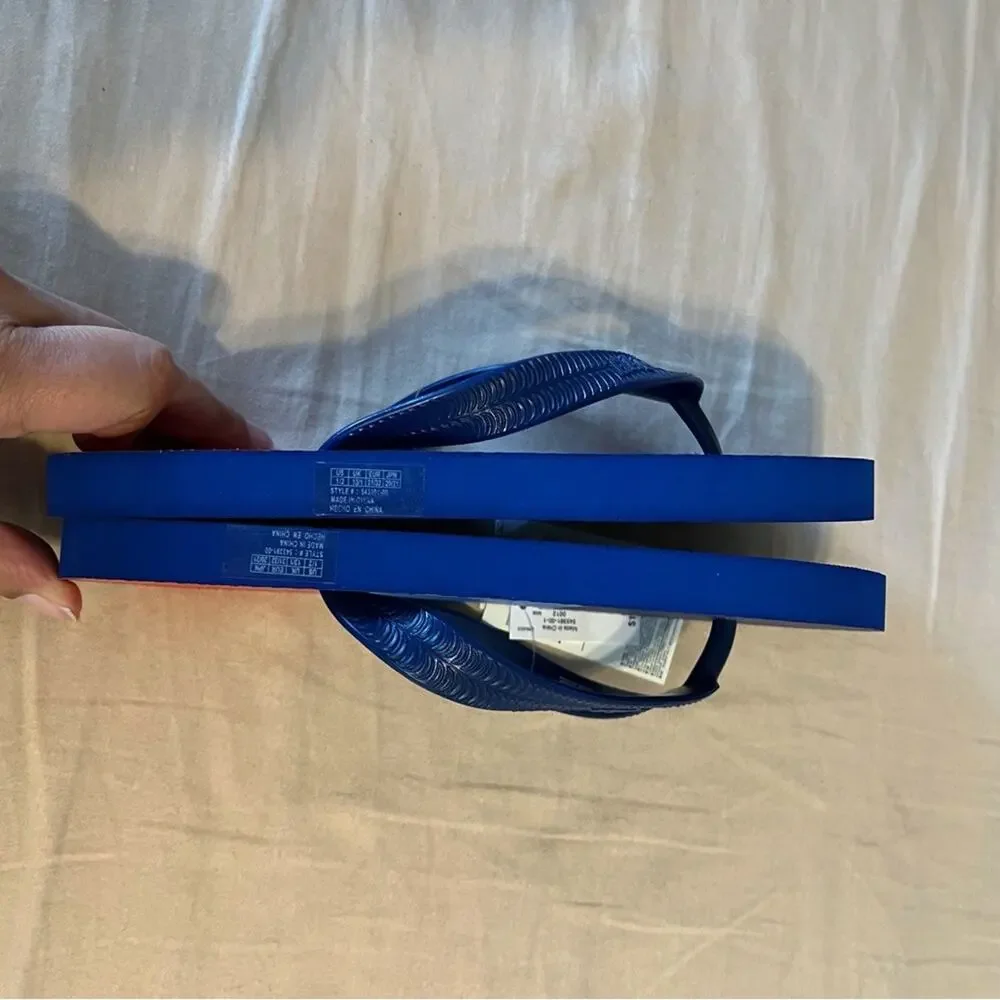 NWT Gap Boys Flip Flops Blue and Red Stripe Size 1-2